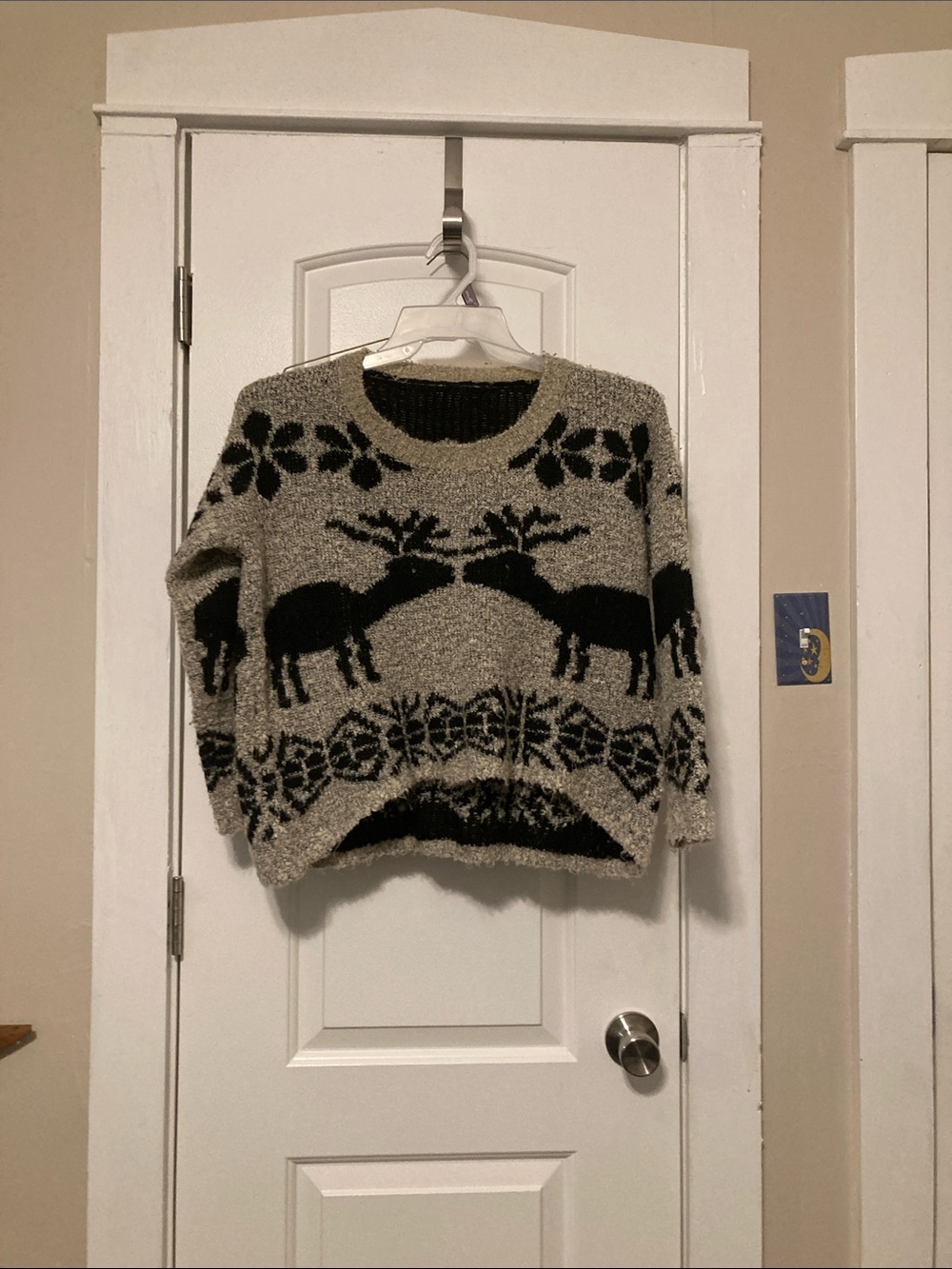 Cozy Men's Reindeer Pattern Sweater - Gray and Black